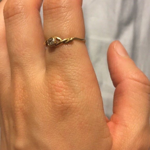 🌷 Beautiful Diamond and 14k Gold Ring 🌷 - Picture 2 of 6